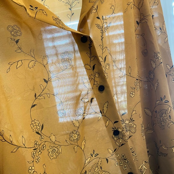 ✨Host Pick✨Ombre Floral Blouse - Picture 3 of 4